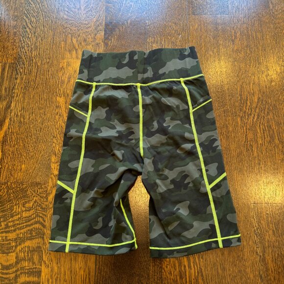 Bandier x All Access Center Stage Pocket Biker Short in Olive Camo - Picture 7 of 7
